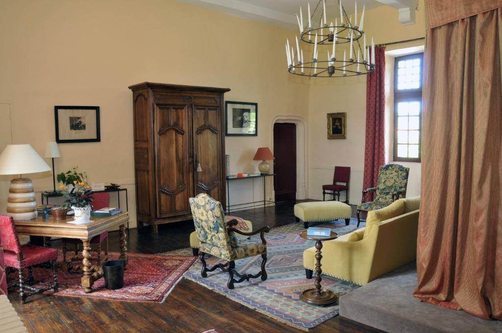 Chateau Royal De Saint-Saturnin Habitación foto