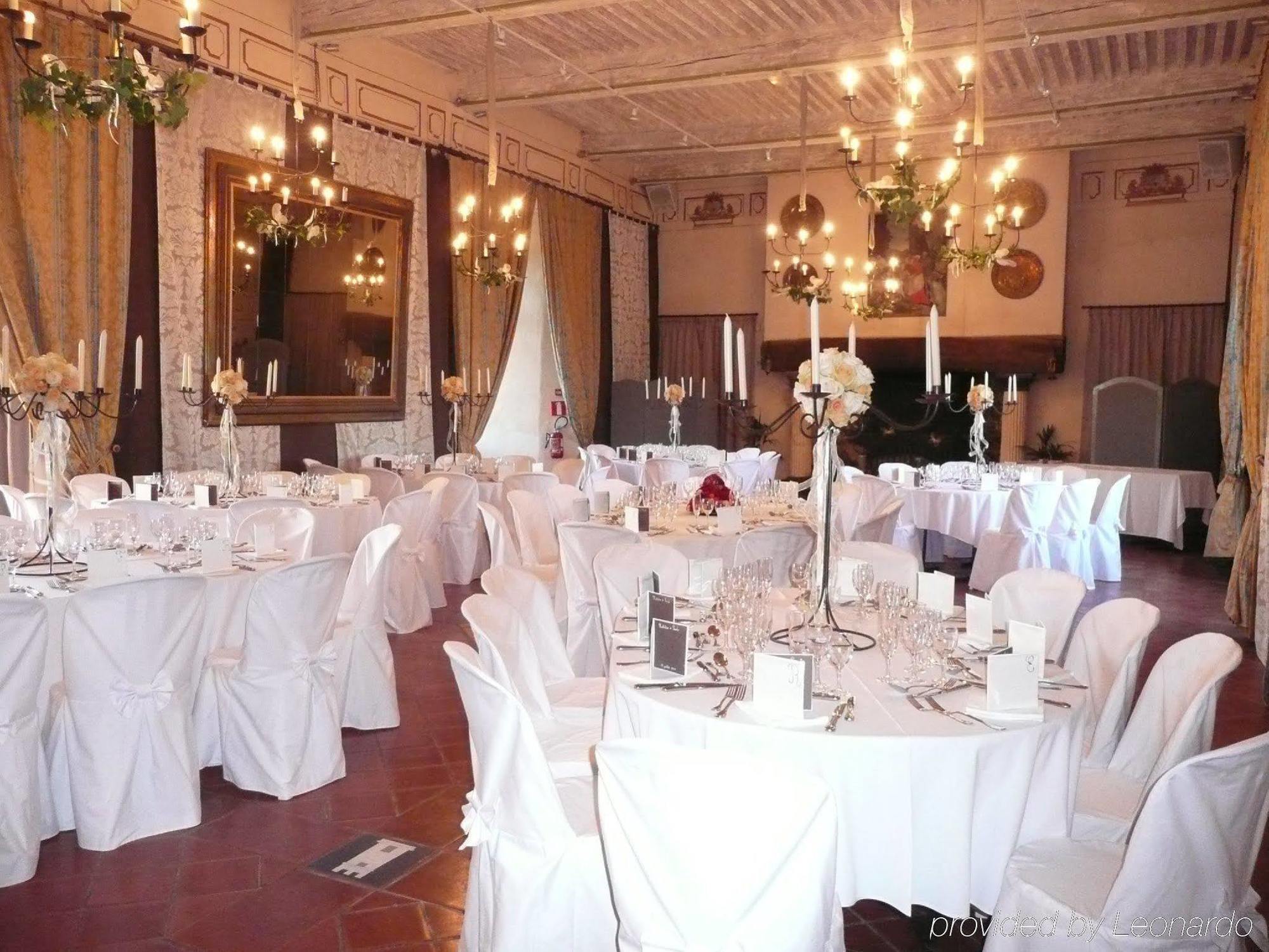 Chateau Royal De Saint-Saturnin Restaurante foto